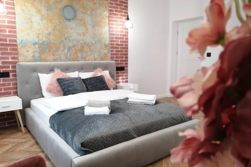 צ'סטוצ'ובה Apartament Lucy - Scisle Centrum Czestochowy מראה חיצוני תמונה